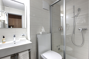 Bad im 2-Bett-Zimmer