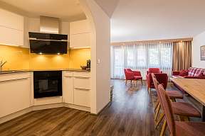 Wohnzimmer und Küche  viererkuechenzeile