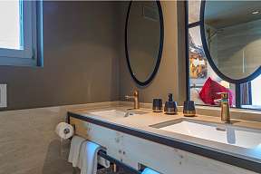 Arve Familienzimmer Bad